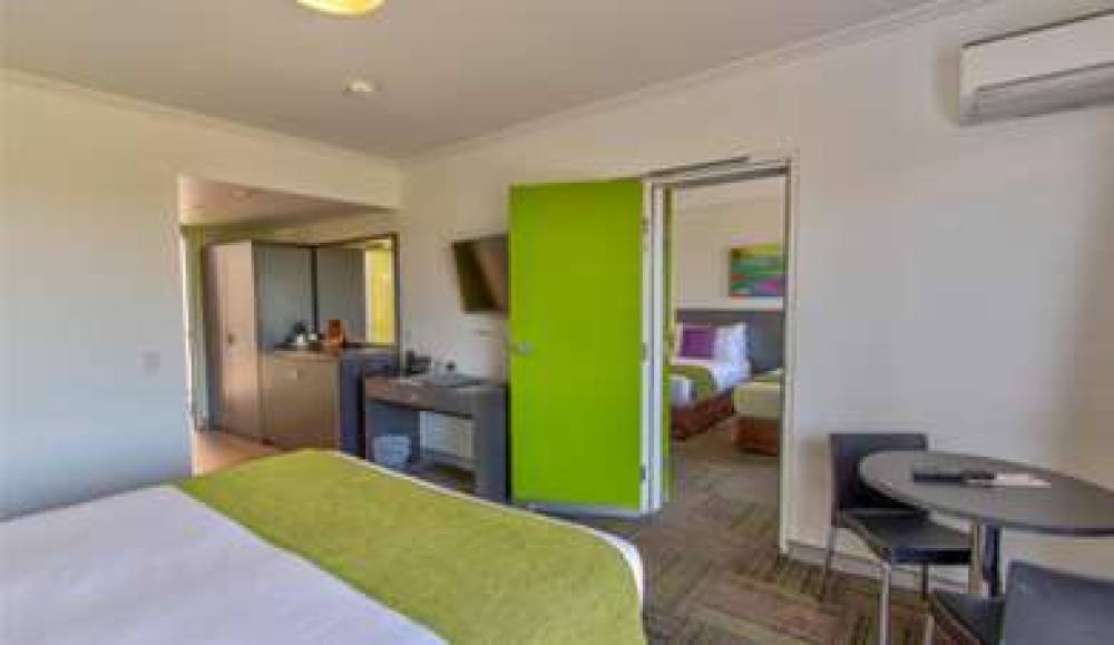 MACKAY OCEANSIDE CENTRAL HOTEL 9