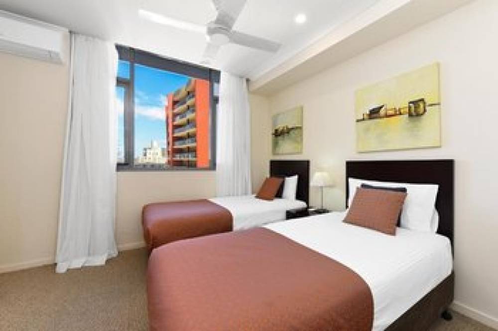 MACQUARIE WATERS APT HOTEL 7