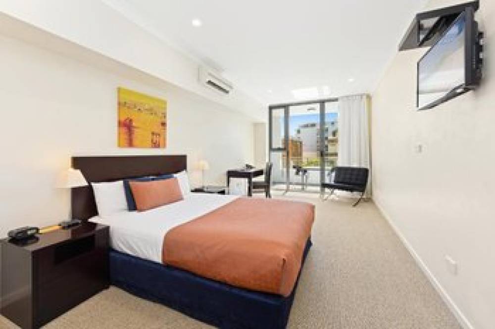 MACQUARIE WATERS APT HOTEL 10