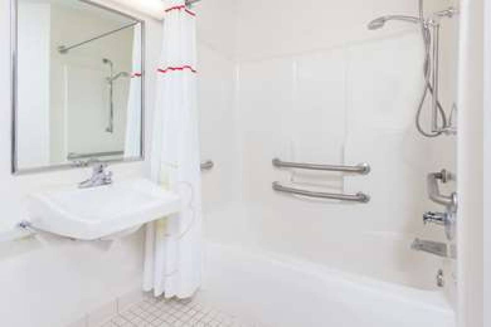 MAINSTAY SUITES CHARLOTTE-EXECUTIVE 4