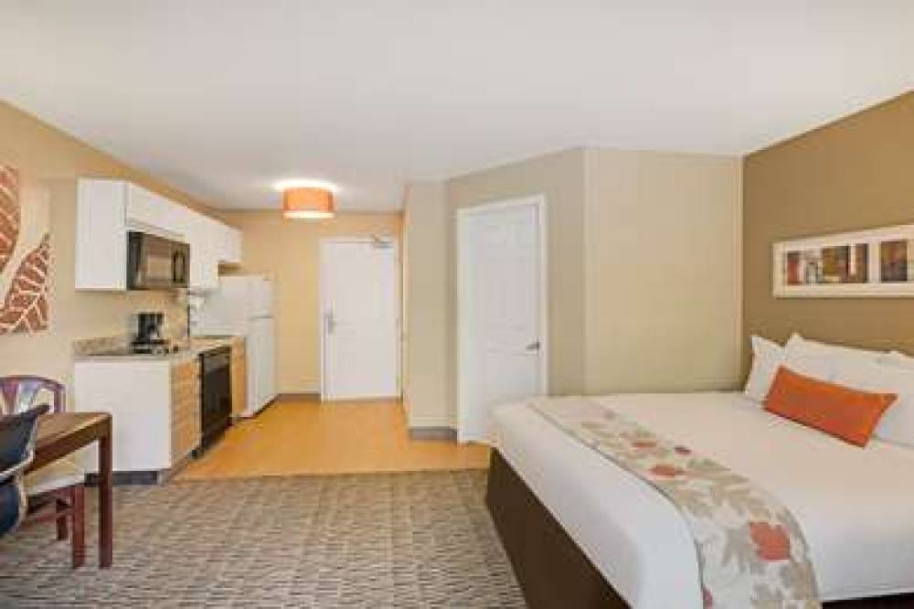 MAINSTAY SUITES CHARLOTTE-EXECUTIVE 6