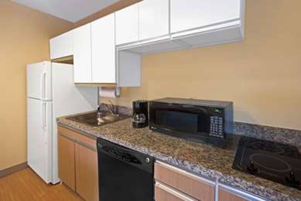 MAINSTAY SUITES CINCINNATI BLUE ASH 4