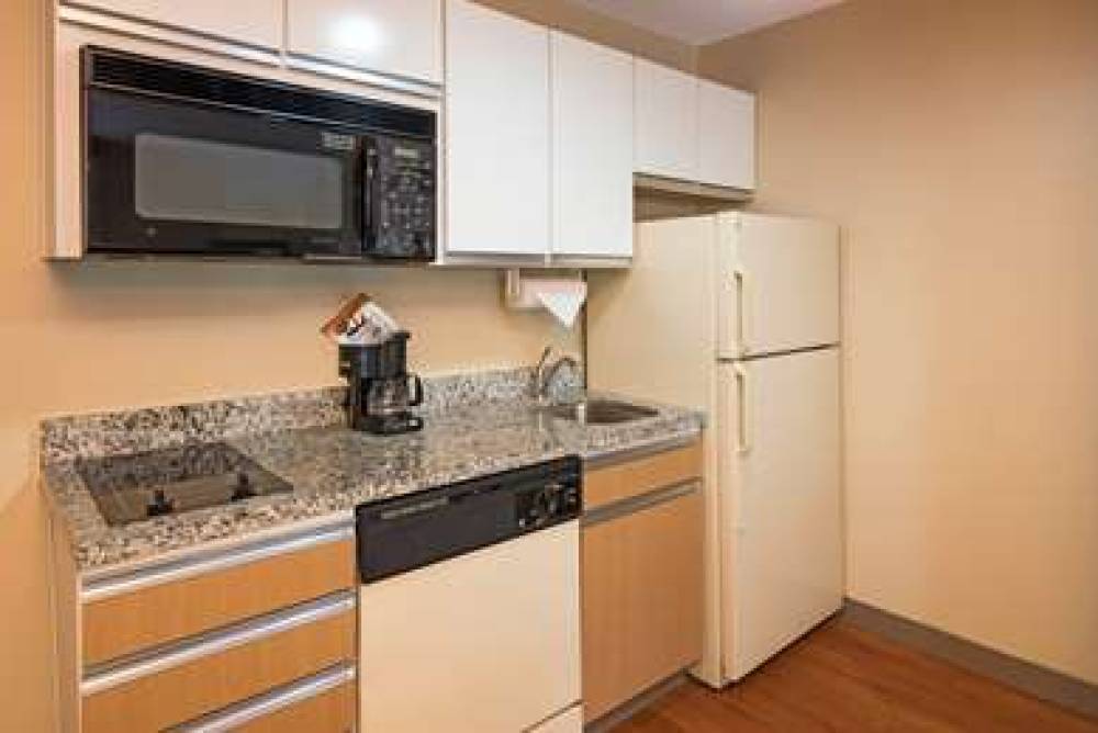 MAINSTAY SUITES CINCINNATI BLUE ASH 8