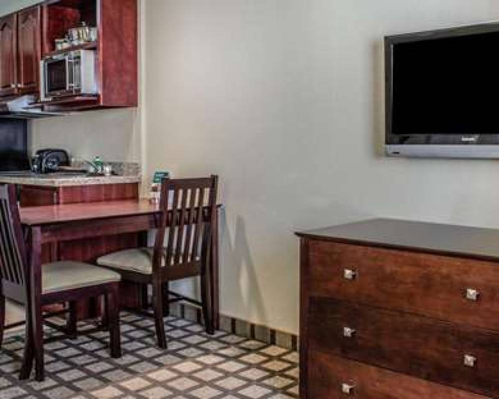 MainStay Suites Coralville - Iowa City 9