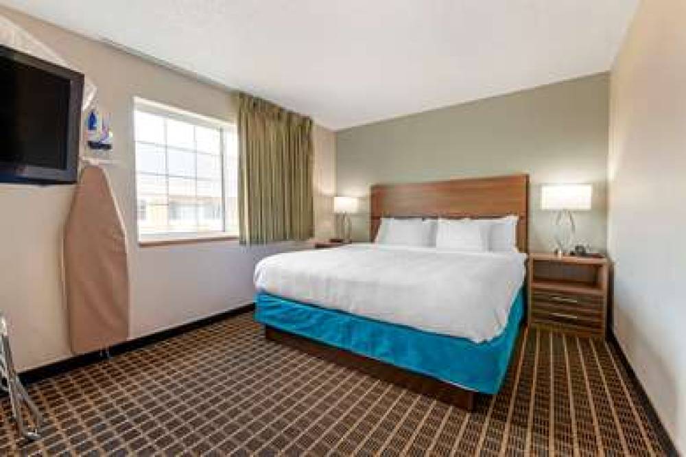 MainStay Suites Dubuque At Hwy 20 7