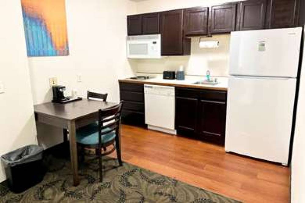 MAINSTAY SUITES MADISON AIRPORT 8