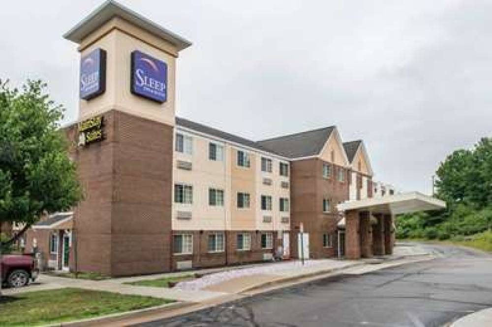 MainStay Suites Pittsburgh Airport 1