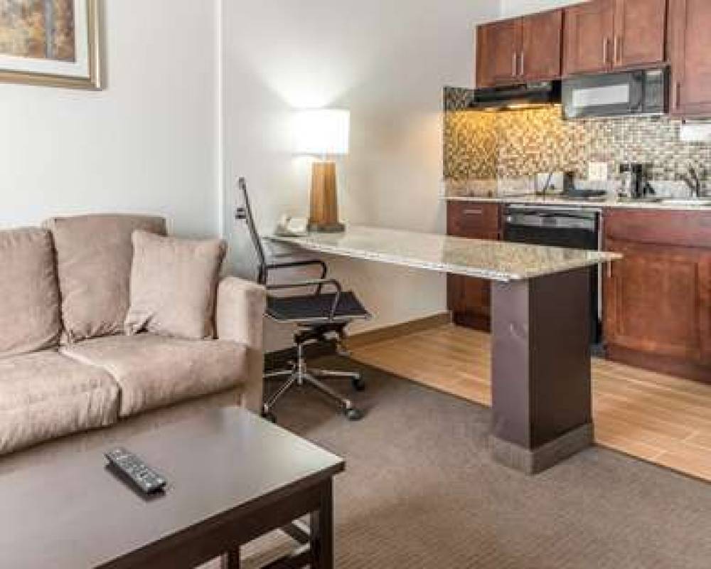 MainStay Suites Pittsburgh Airport 8