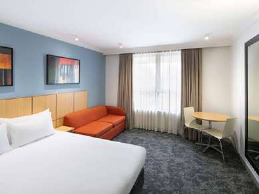 Mercure Brisbane Garden City 9