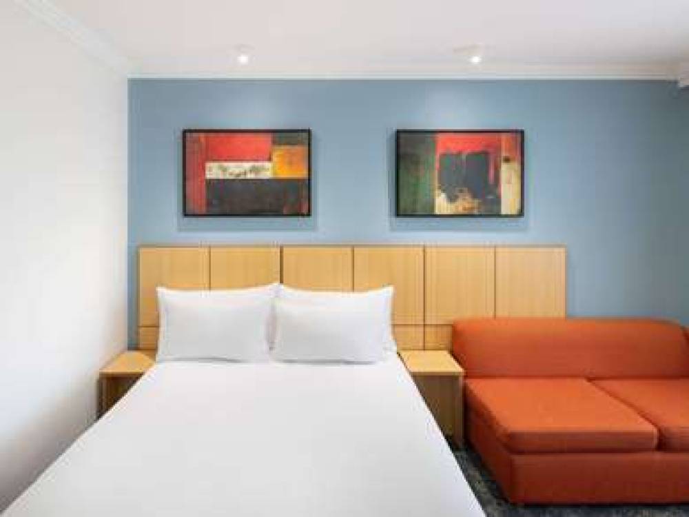 Mercure Brisbane Garden City 10