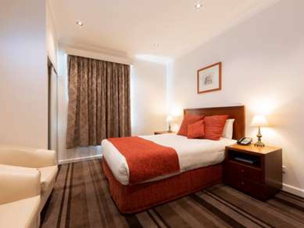 Mercure Canberra 8