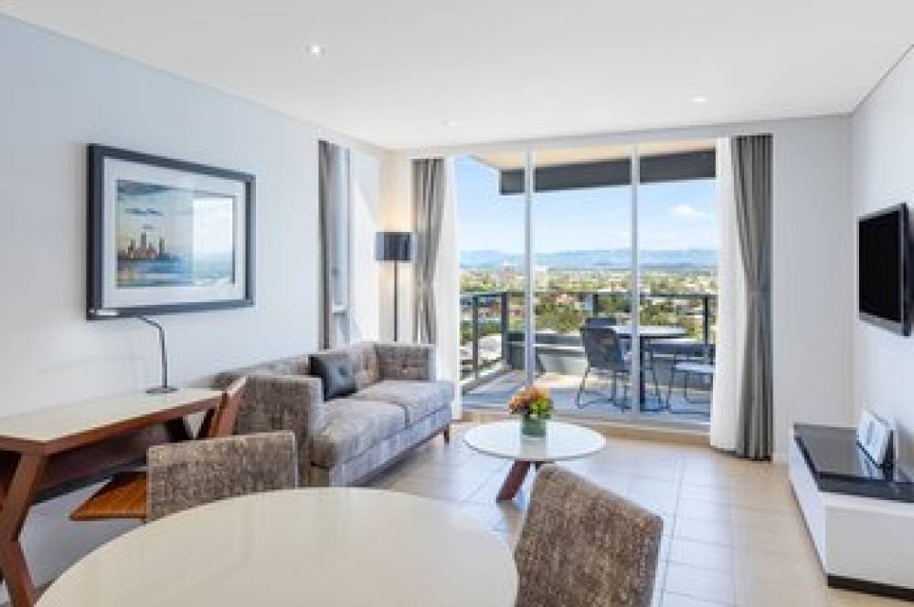 MERITON SUITES BROADBEACH 3