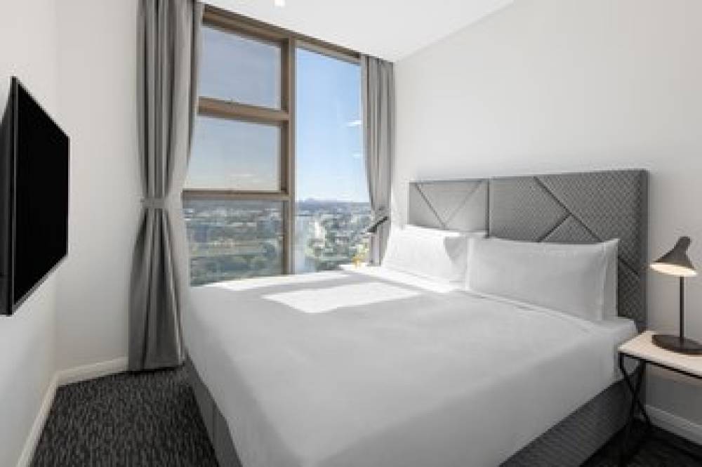 MERITON SUITES GEORGE STREET 2