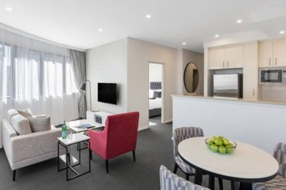 MERITON SUITES KENT STREET 2