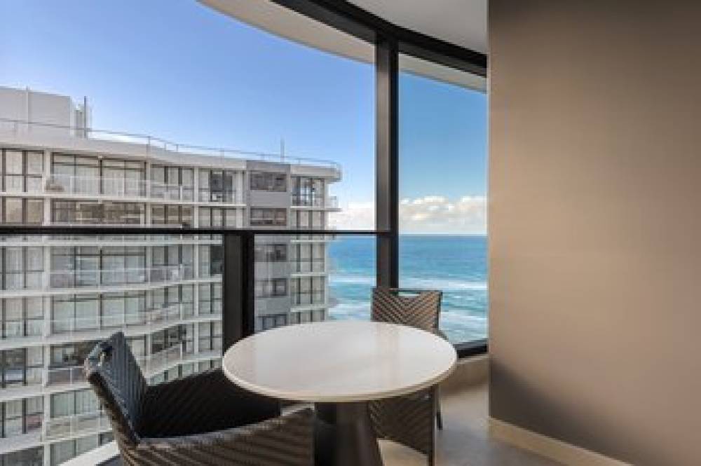 MERITON SUITES SURFERS PARADIS 5