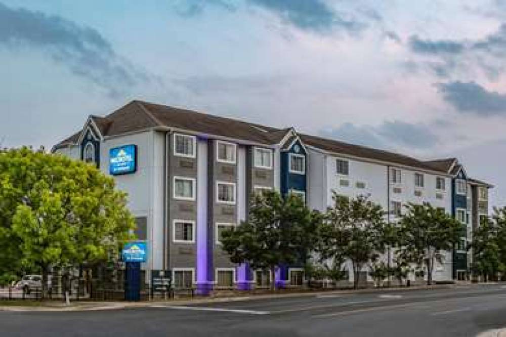 Microtel Inn And Suites By Wyndham Austin Airport 3