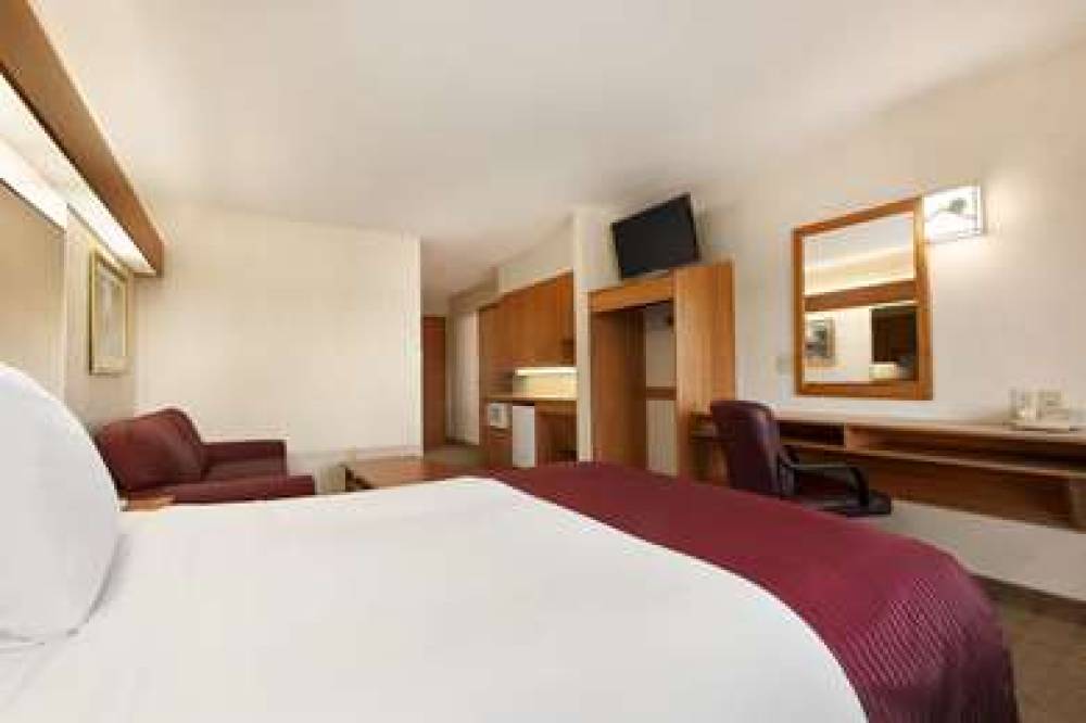 Microtel Inn & Suites By Wyndham Ann Arbor 8