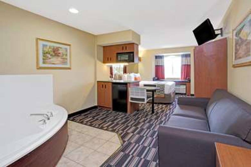 Microtel Inn & Suites By Wyndham Bushnell 9