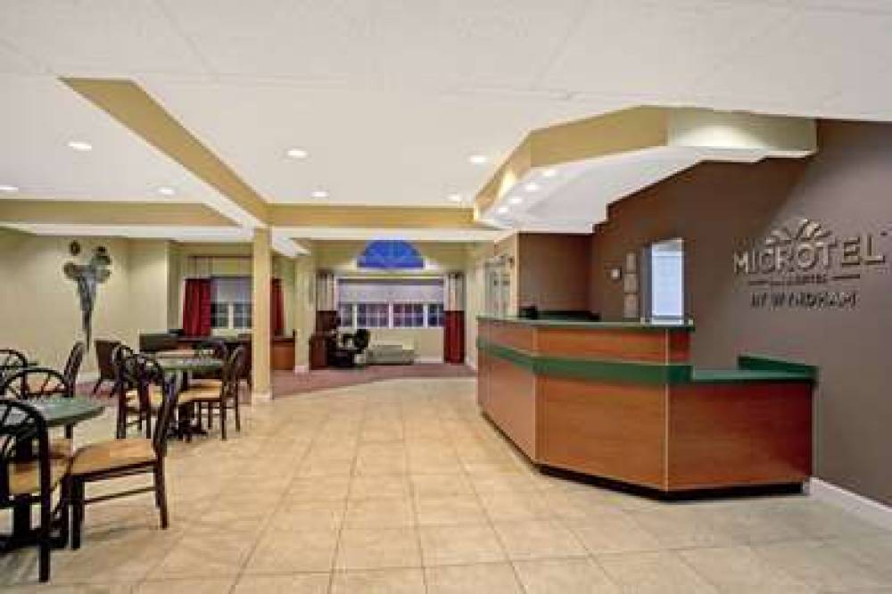 Microtel Inn & Suites By Wyndham Bushnell 3