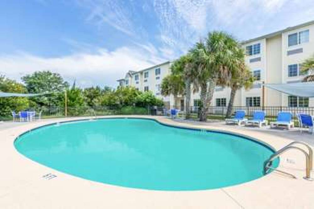 Microtel Inn & Suites By Wyndham Carolina Beach 4