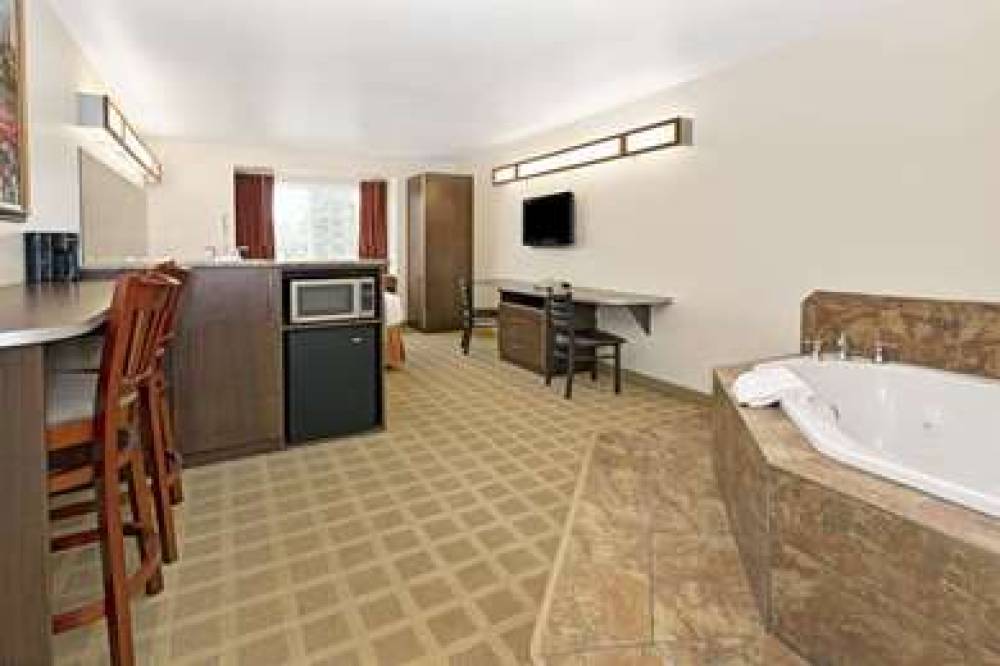 Microtel Inn & Suites By Wyndham Cheyenne 10