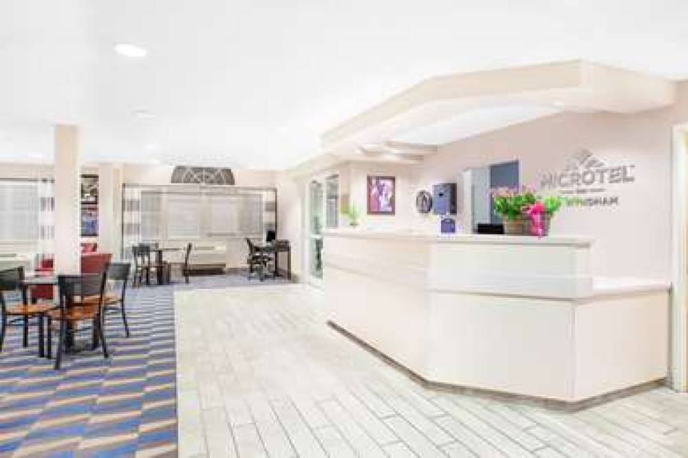 Microtel Inn & Suites By Wyndham Clear Lake 2