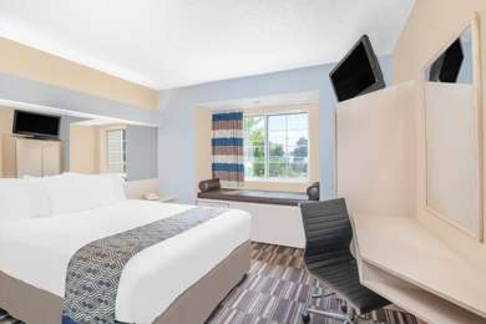 Microtel Inn & Suites By Wyndham Clear Lake 7