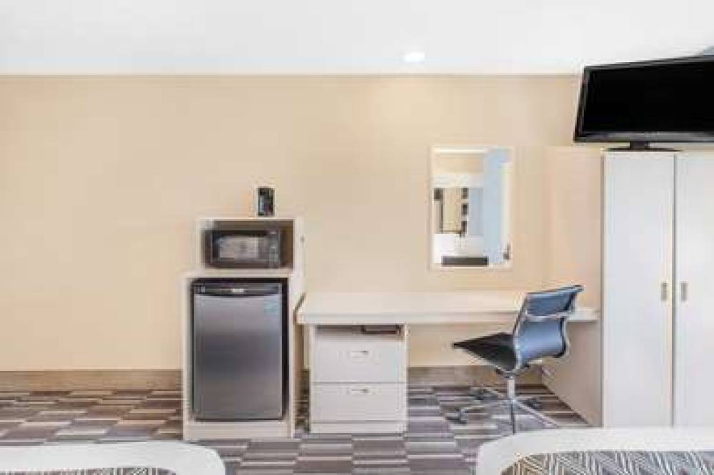 Microtel Inn & Suites By Wyndham Clear Lake 9