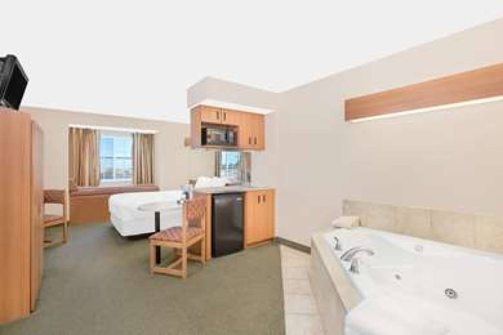 Microtel Inn & Suites By Wyndham Colfax/Newton 8