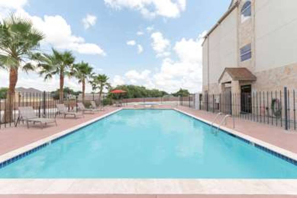 Microtel Inn & Suites By Wyndham Eagle Pass 4