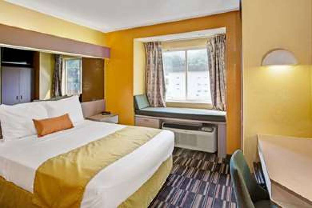 Microtel Inn & Suites By Wyndham Gatlinburg 9