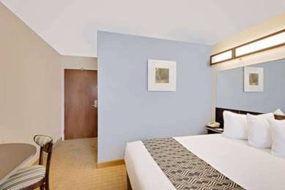 Microtel Inn & Suites By Wyndham Geneva 10