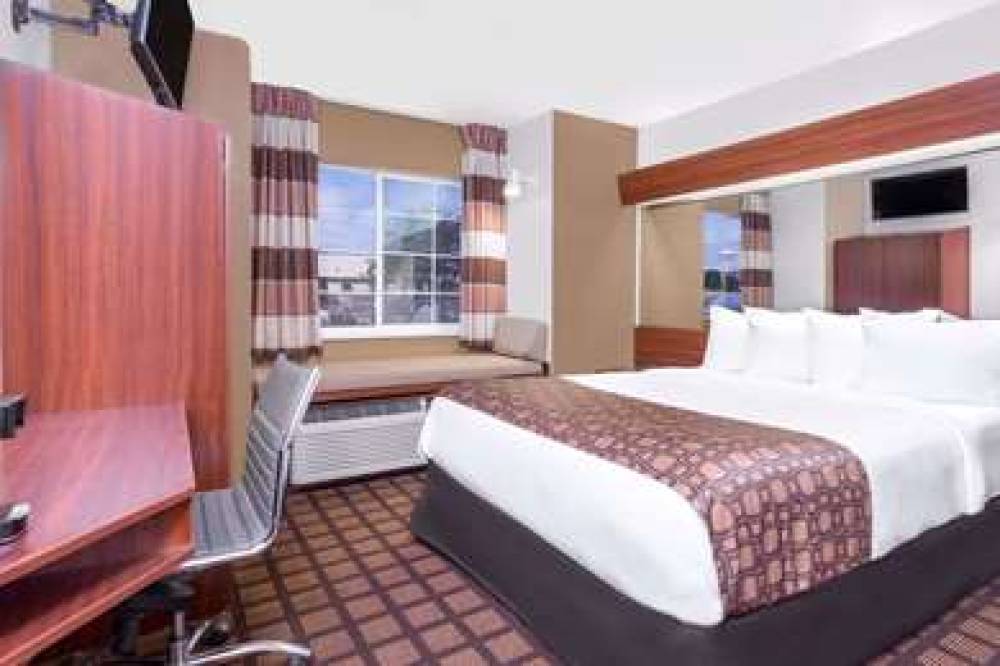 Microtel Inn & Suites By Wyndham Green Bay 8