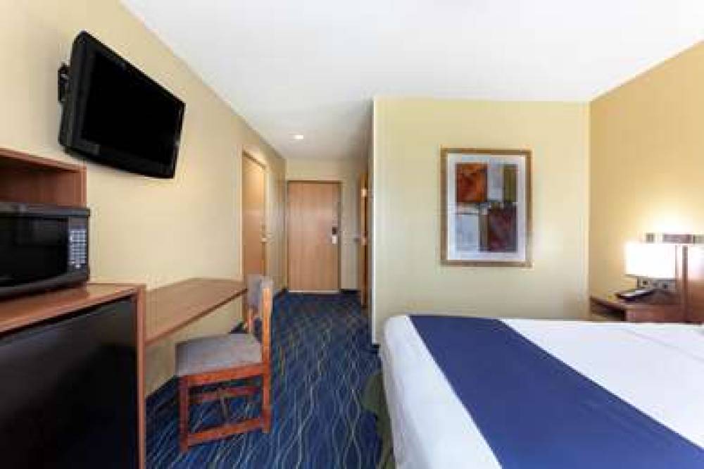 Microtel Inn & Suites By Wyndham Gulf Shores 10