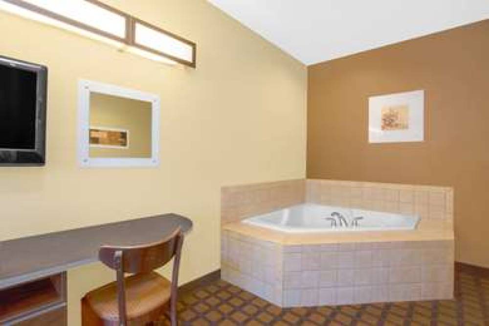 Microtel Inn & Suites By Wyndham Harrisonburg 8