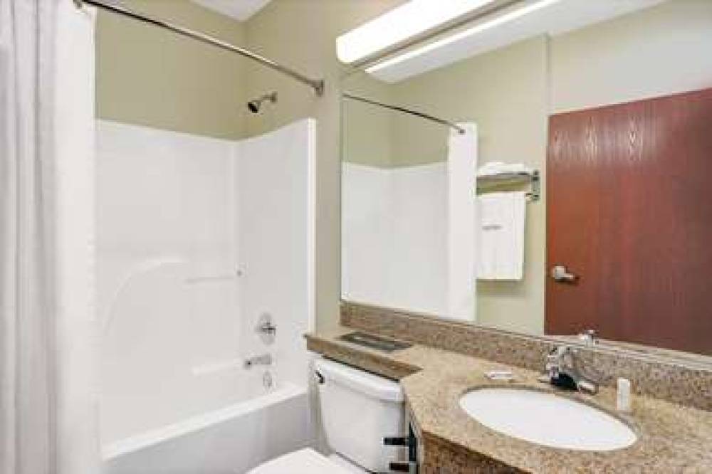 Microtel Inn & Suites By Wyndham Indianapolis Airport 6