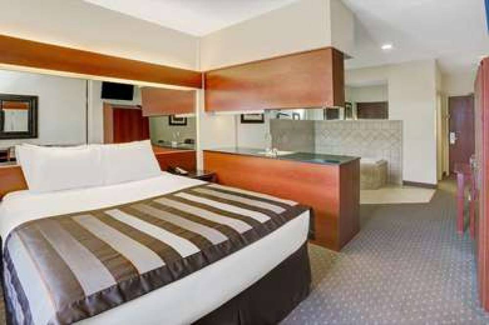 Microtel Inn & Suites By Wyndham Indianapolis Airport 10