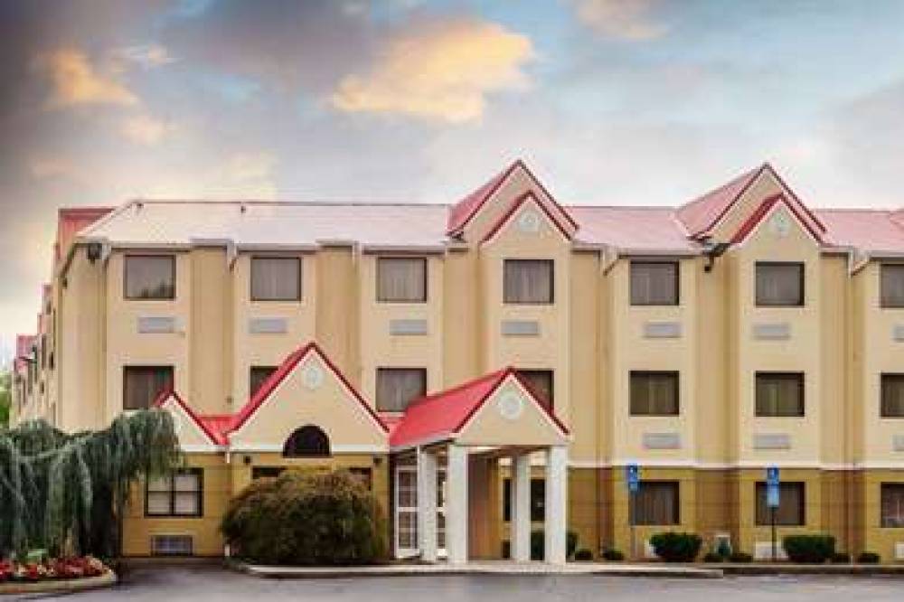 Microtel Inn & Suites By Wyndham Knoxville 1