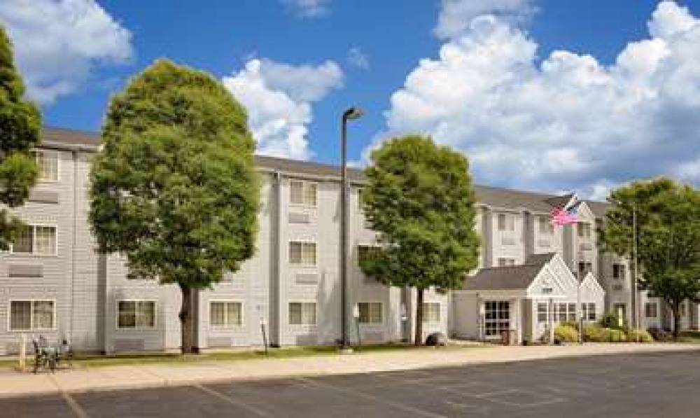 Microtel Inn & Suites By Wyndham Madison East 1