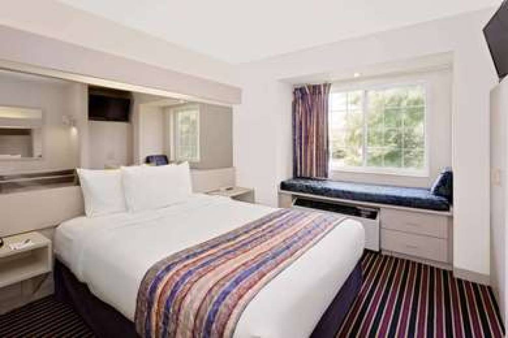 Microtel Inn & Suites By Wyndham Madison East 9