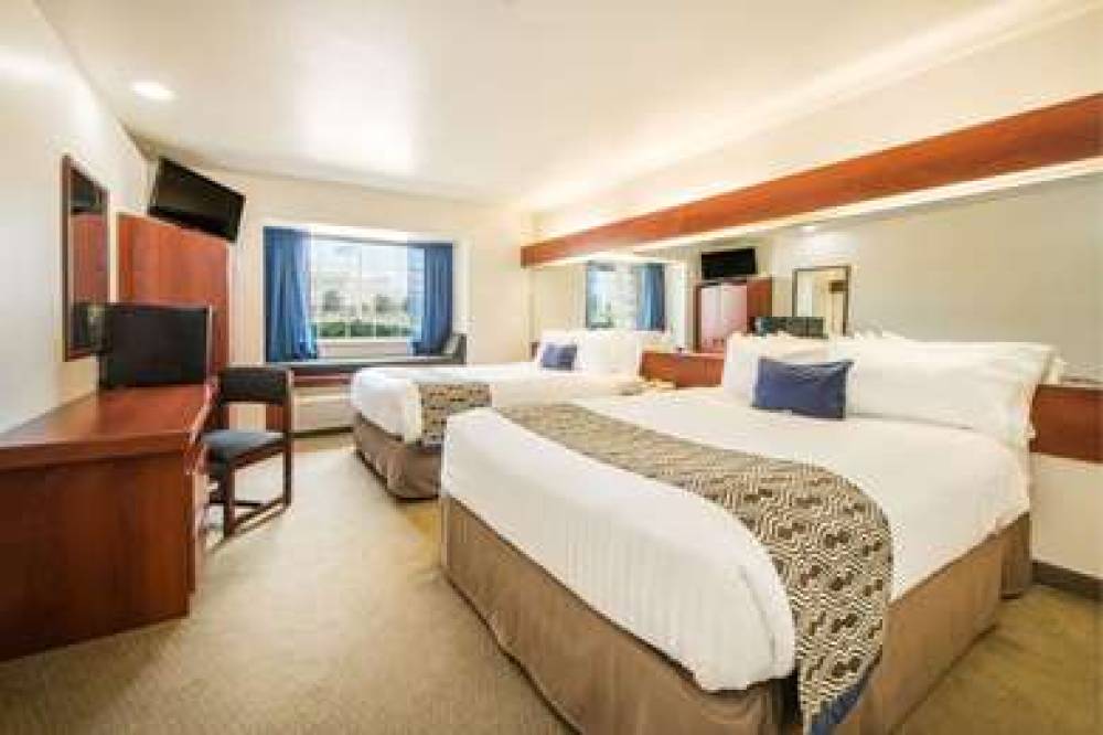 Microtel Inn & Suites By Wyndham Miami 10