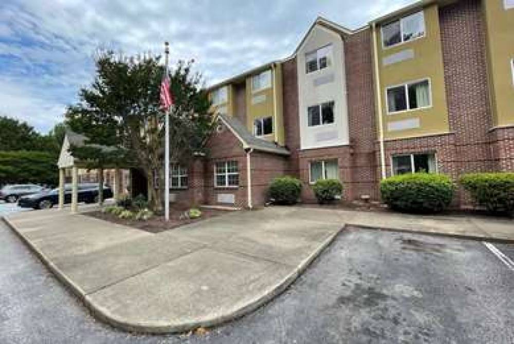 Microtel Inn & Suites By Wyndham Newport News Airport 3