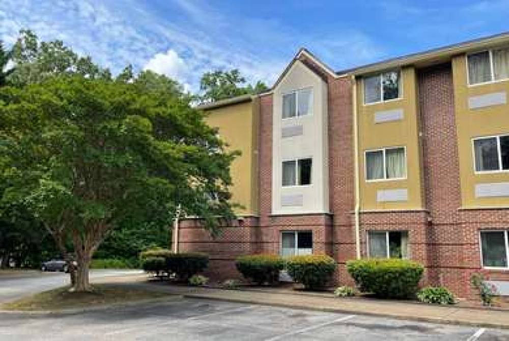 Microtel Inn & Suites By Wyndham Newport News Airport 2