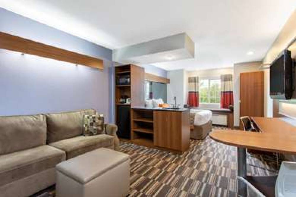 Microtel Inn & Suites By Wyndham Philadelphia Airport 9