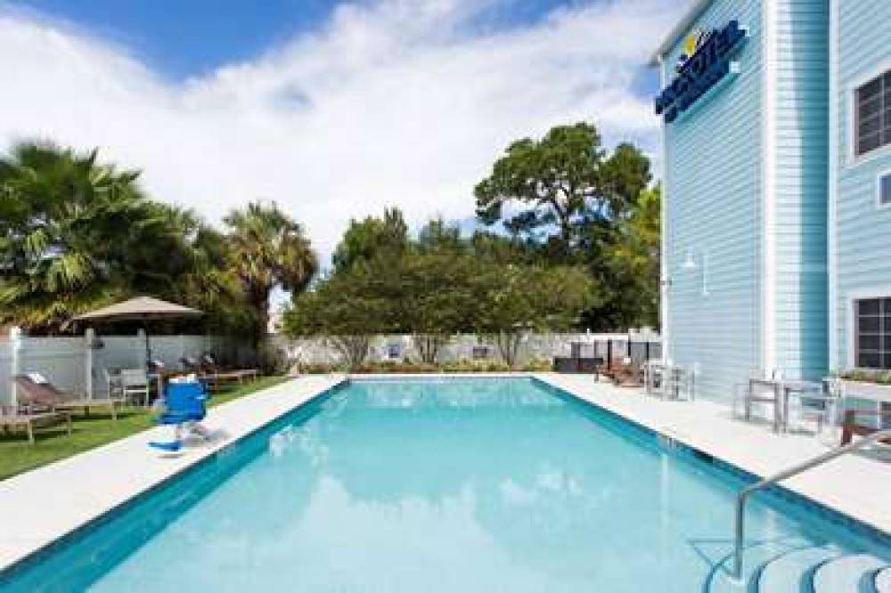 Microtel Inn & Suites By Wyndham Port Charlotte 4