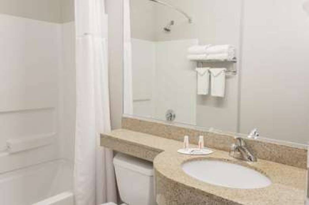 Microtel Inn & Suites By Wyndham Port Charlotte 7