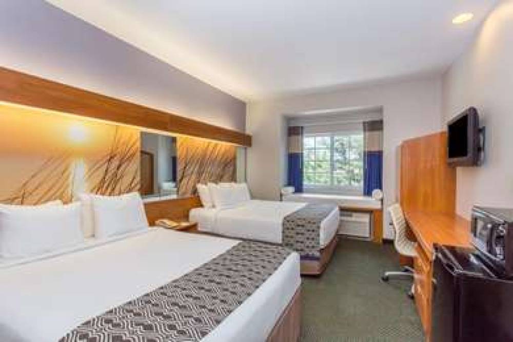 Microtel Inn & Suites By Wyndham Port Charlotte 10