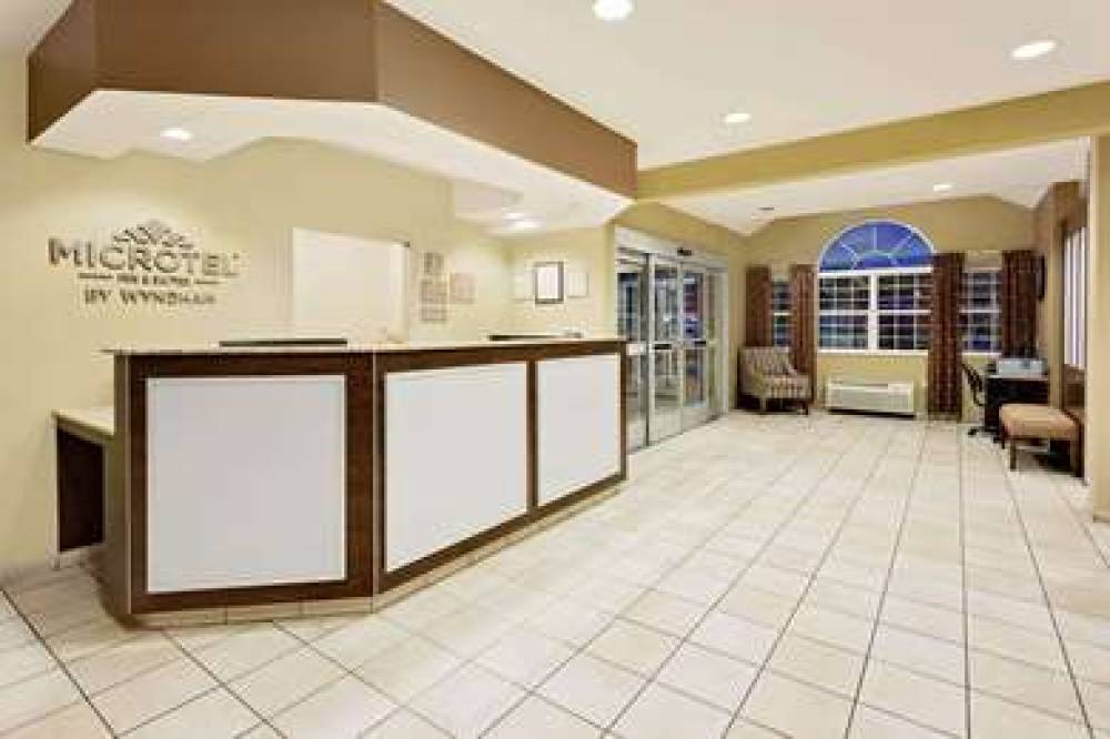 Microtel Inn & Suites By Wyndham Prairie Du Chien 2