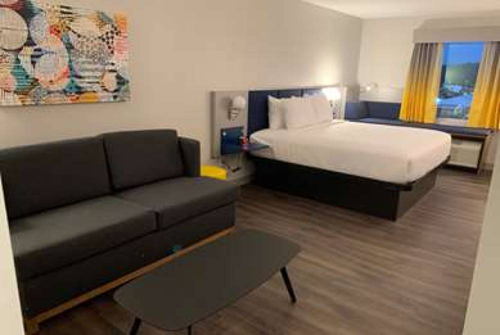 MICROTEL INN & SUITES BY WYNDHAM RE 9