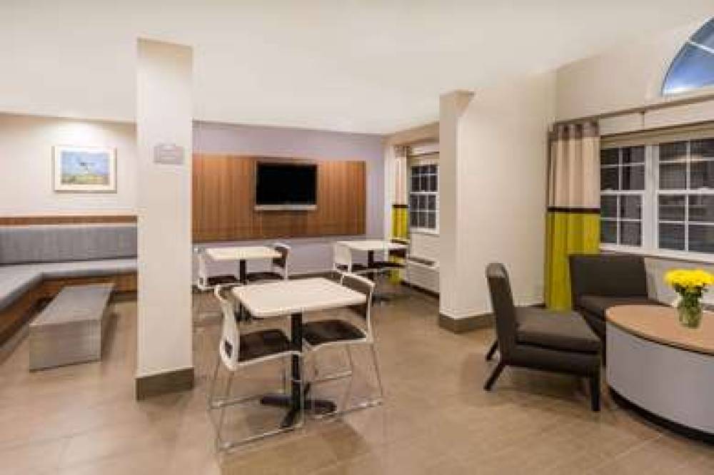 Microtel Inn & Suites By Wyndham Richmond Airport 2